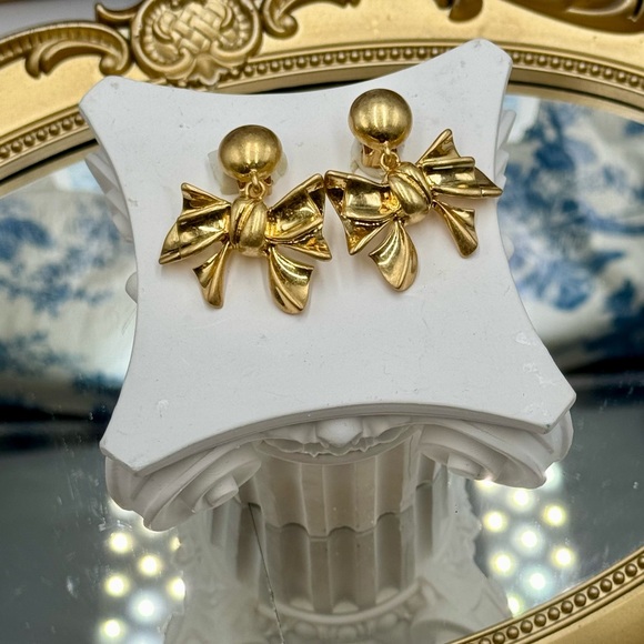 🆕 OSCAR DE LA RENTA 🧿 NWOT Gilded Gold Bow Clip-On Earrings - Picture 6 of 14